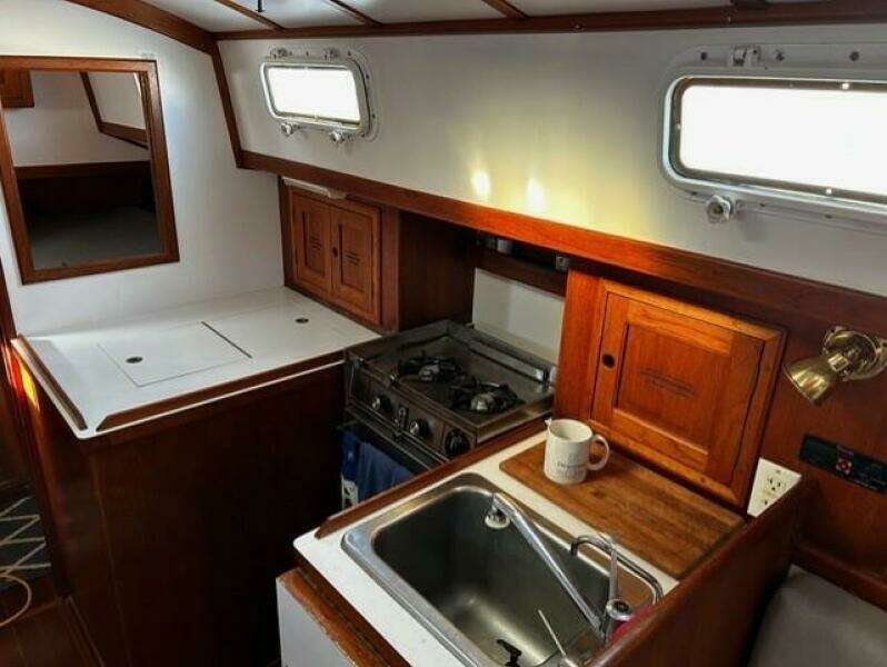 Starry Night 37ft Dickerson Yacht For Sale