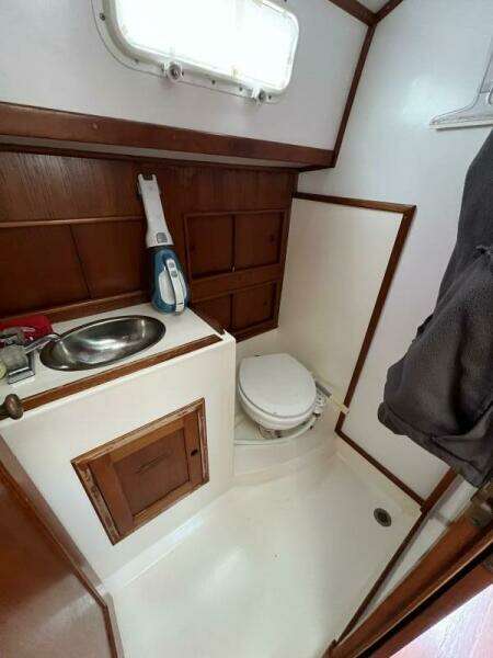 Starry Night 37ft Dickerson Yacht For Sale