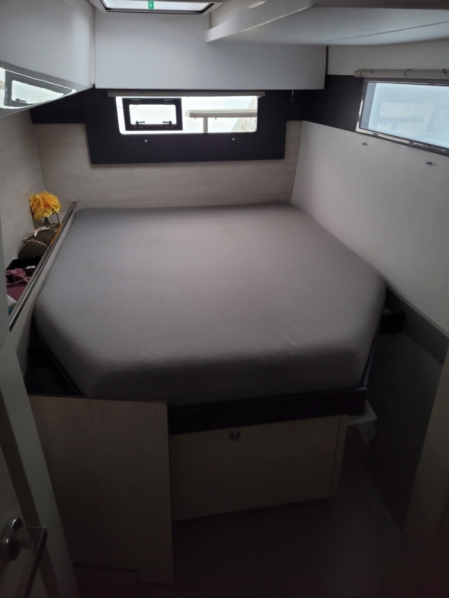 Isola 40ft Robertson  amp  Caine Yacht For Sale