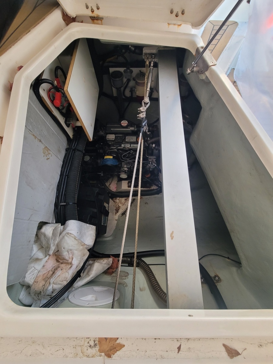 Isola 40ft Robertson  amp  Caine Yacht For Sale