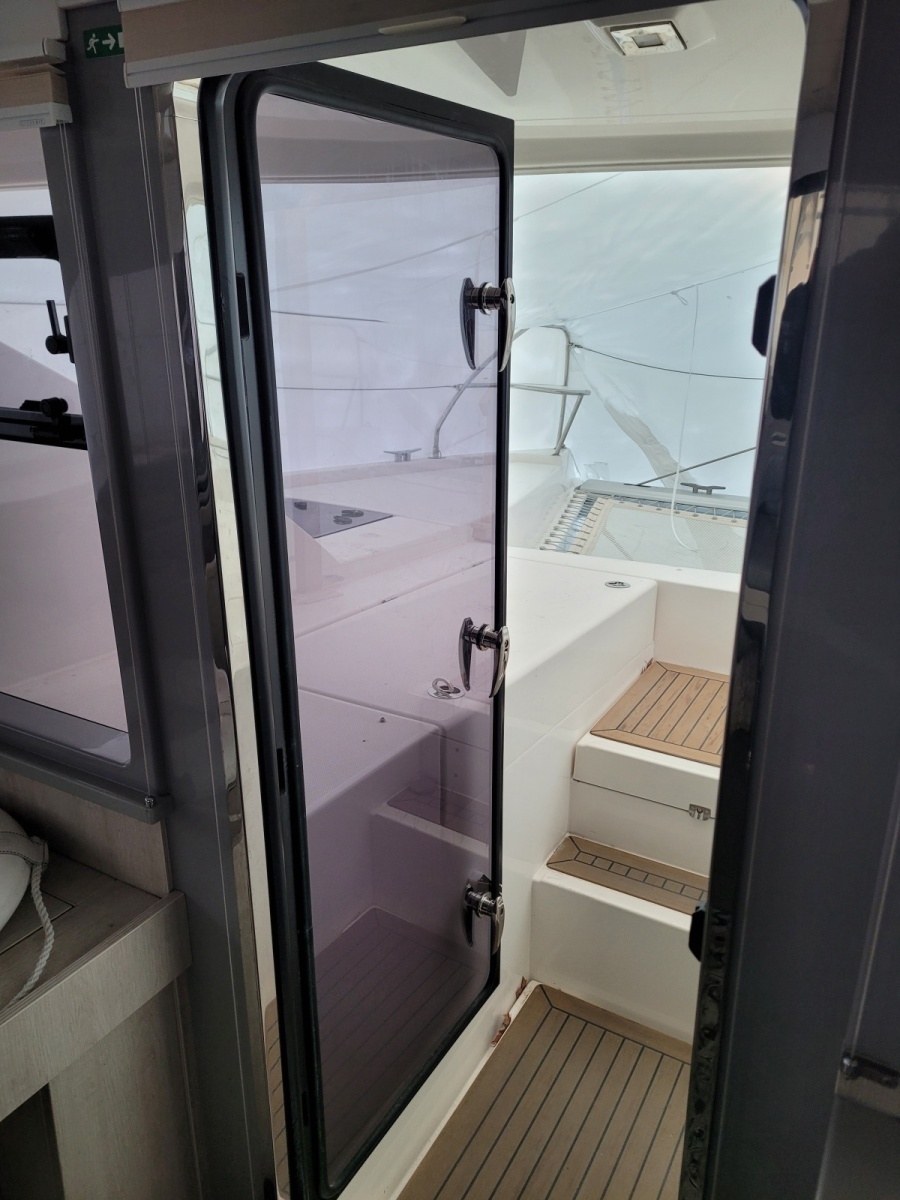 Isola 40ft Robertson  amp  Caine Yacht For Sale