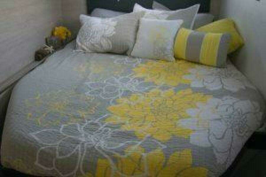 Isola 40ft Robertson  amp  Caine Yacht For Sale