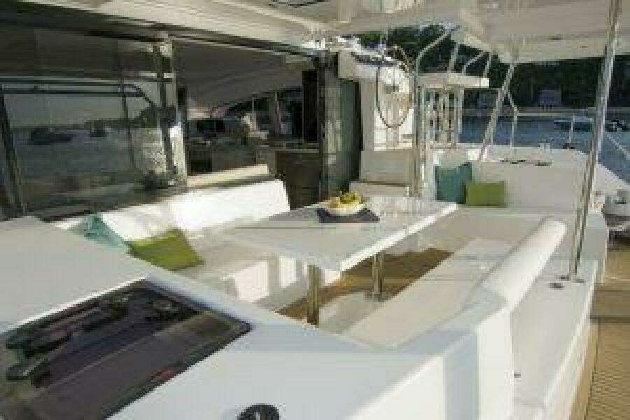Isola 40ft Robertson  amp  Caine Yacht For Sale