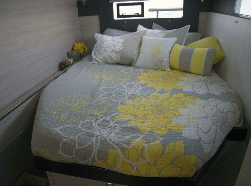 Isola 40ft Robertson  amp  Caine Yacht For Sale