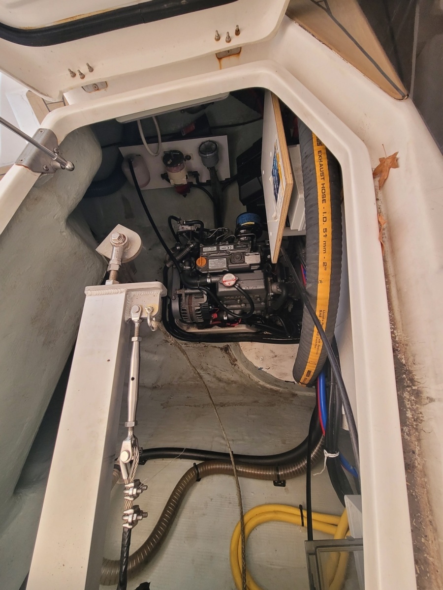 Isola 40ft Robertson  amp  Caine Yacht For Sale