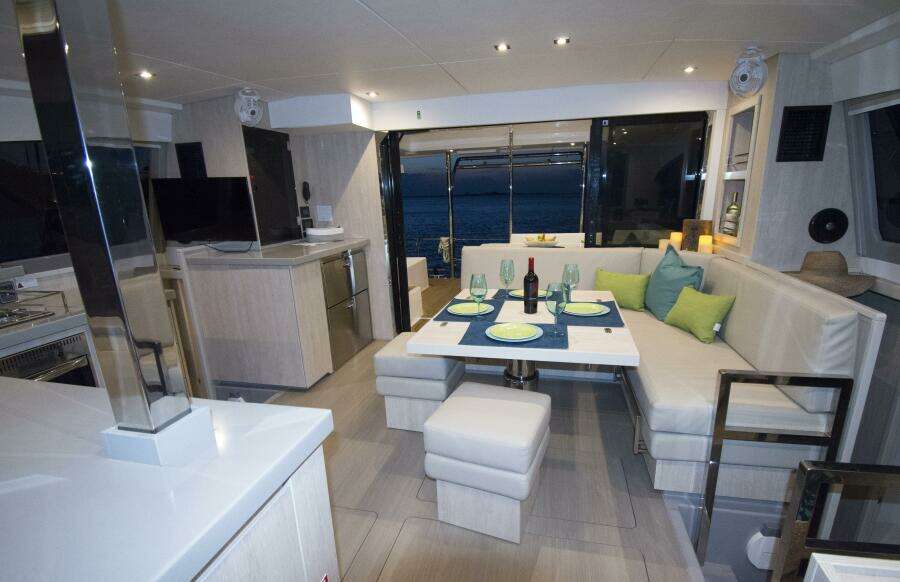 Isola 40ft Robertson  amp  Caine Yacht For Sale