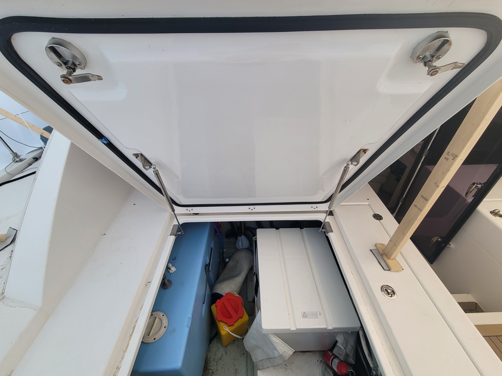 Isola 40ft Robertson  amp  Caine Yacht For Sale