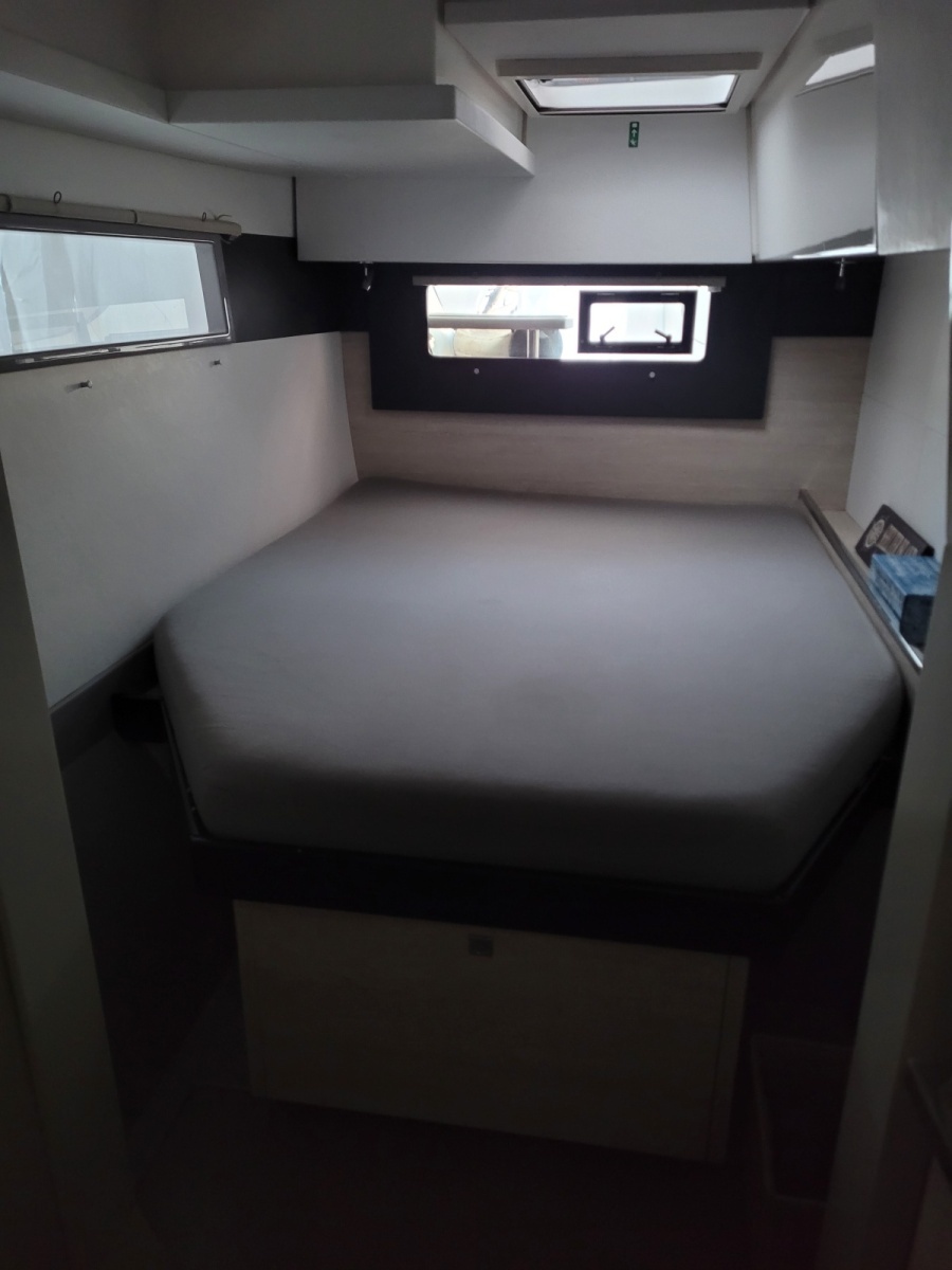 Isola 40ft Robertson  amp  Caine Yacht For Sale