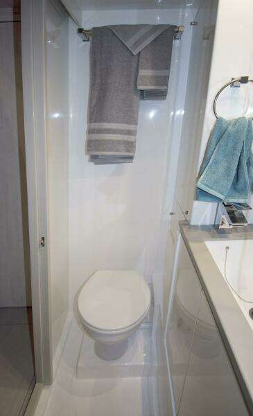 Isola 40ft Robertson  amp  Caine Yacht For Sale