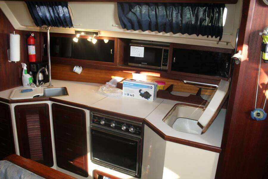 The One 42ft Catalina Yacht For Sale