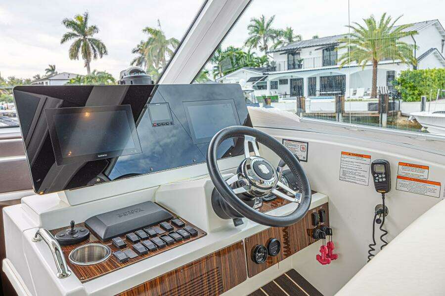 49ft Cruisers Yachts Yacht For Sale