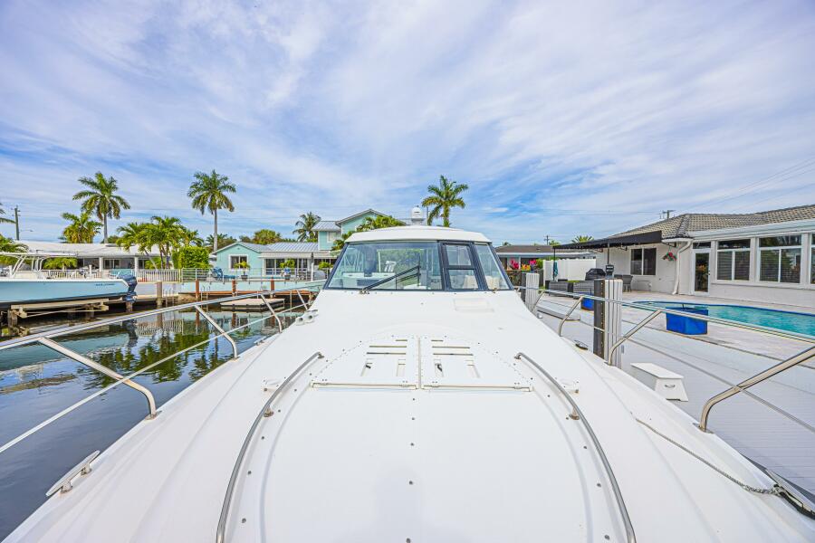 49' 2012 Cruisers Yachts 48 Cantius