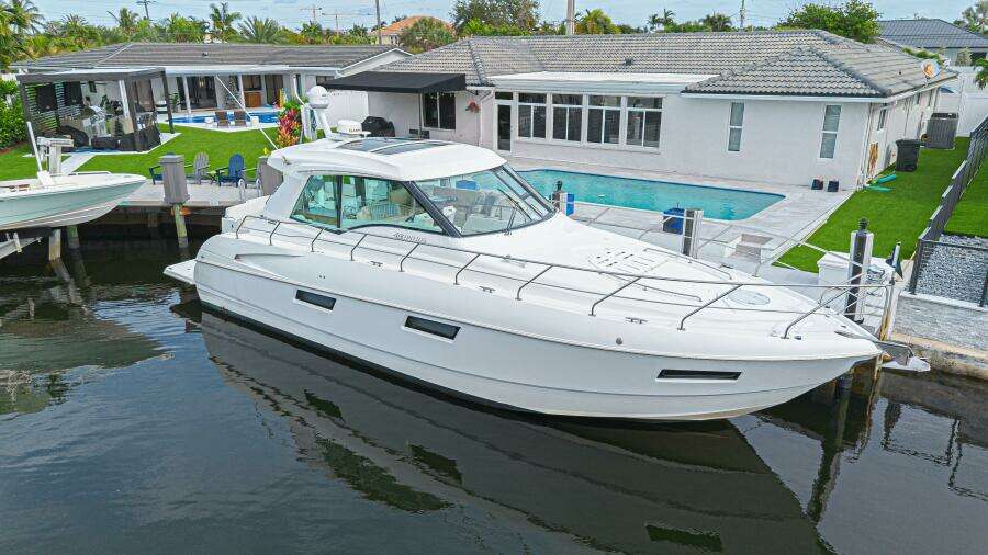 49ft Cruisers Yachts Yacht For Sale