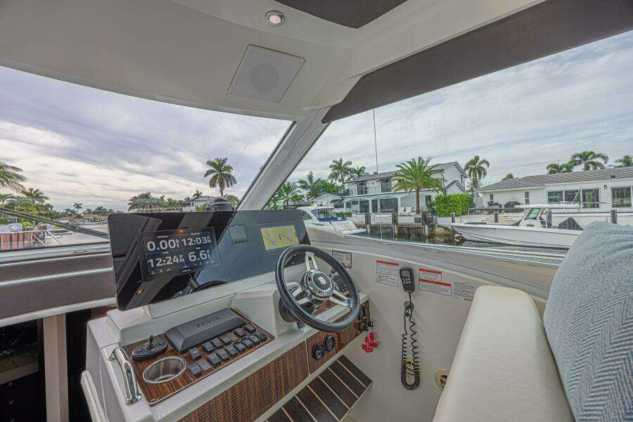 49ft Cruisers Yachts Yacht For Sale