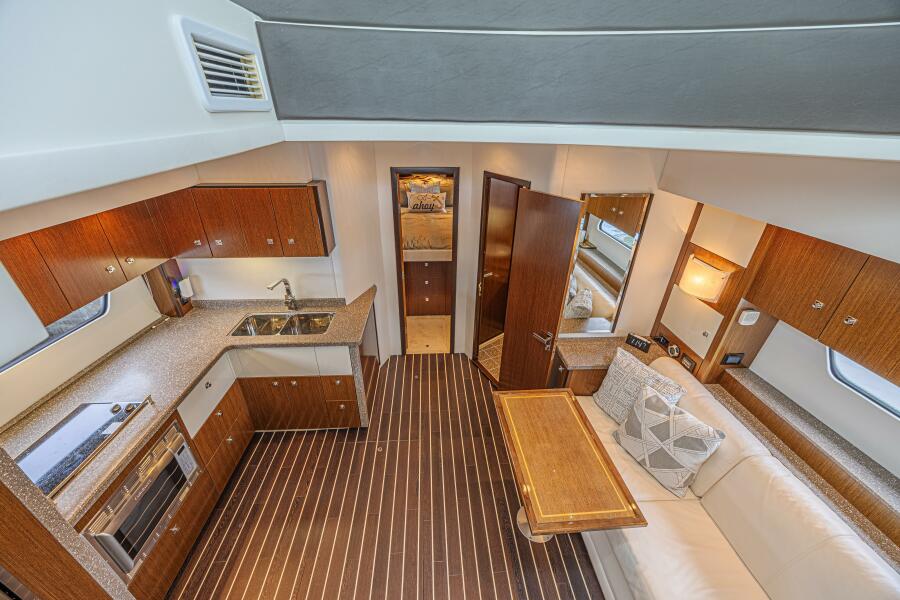 49' 2012 Cruisers Yachts 48 Cantius