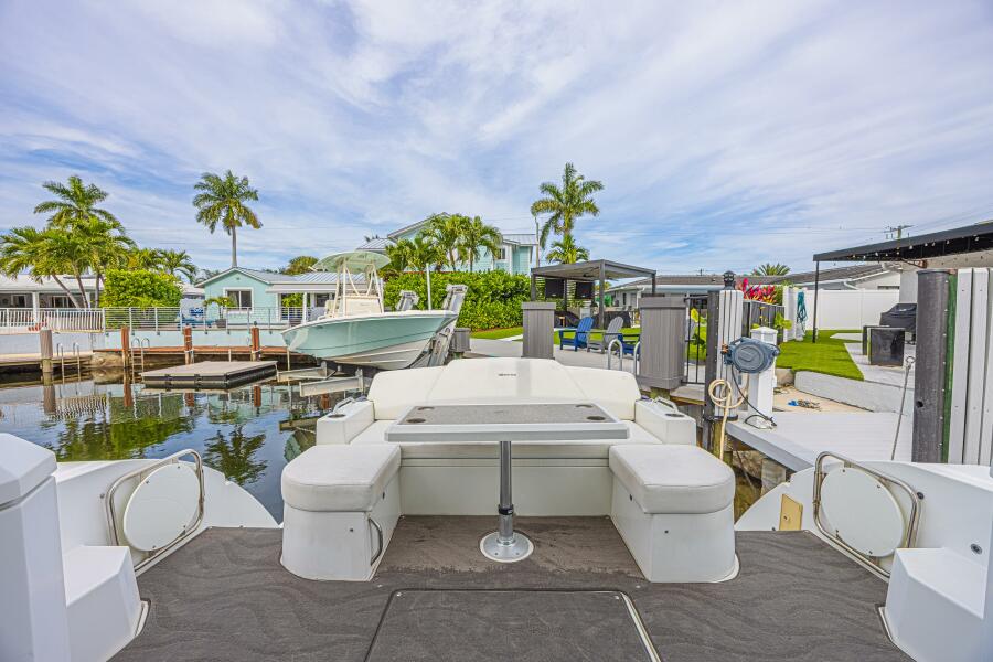 49' 2012 Cruisers Yachts 48 Cantius