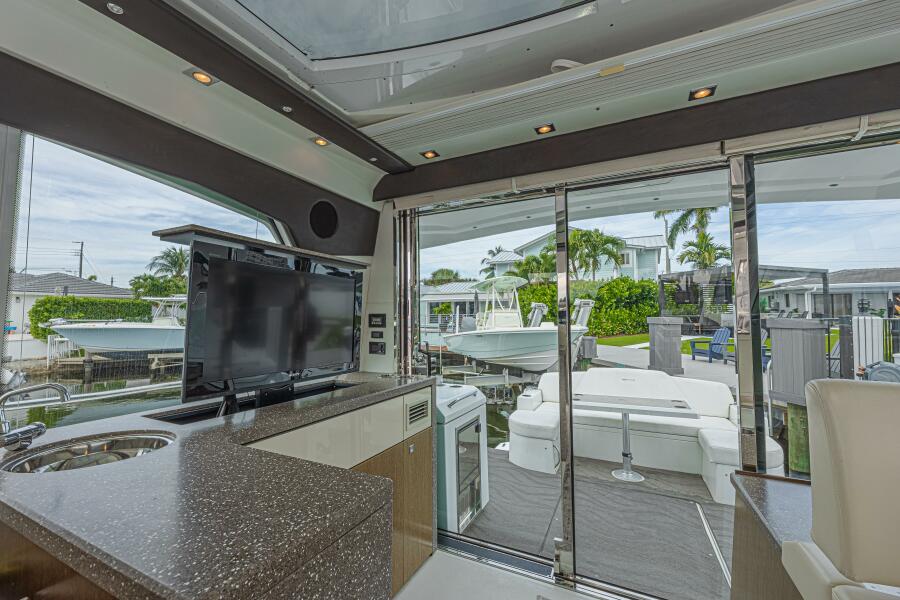 49' 2012 Cruisers Yachts 48 Cantius