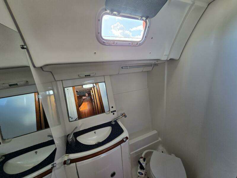 High Mana 47ft Beneteau Yacht For Sale