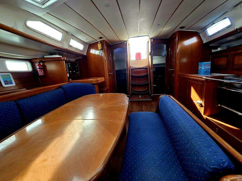 High Mana 47ft Beneteau Yacht For Sale