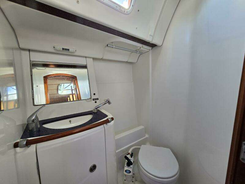 High Mana 47ft Beneteau Yacht For Sale