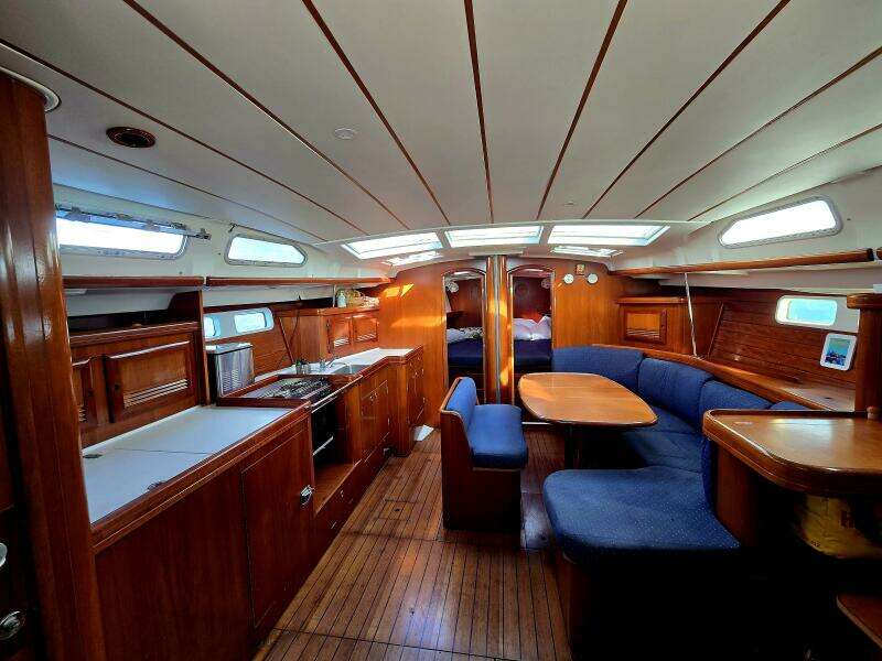 High Mana 47ft Beneteau Yacht For Sale