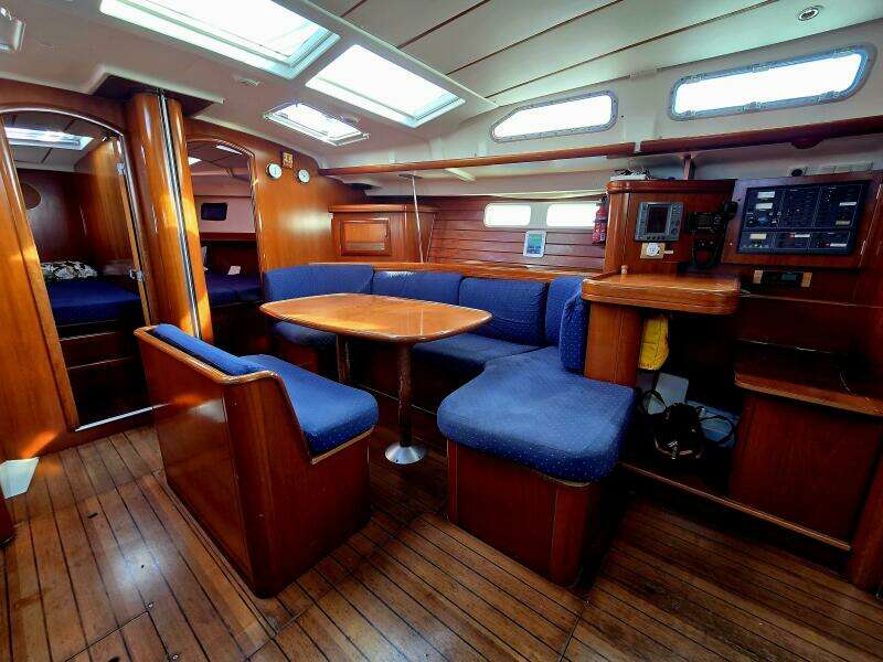 High Mana 47ft Beneteau Yacht For Sale