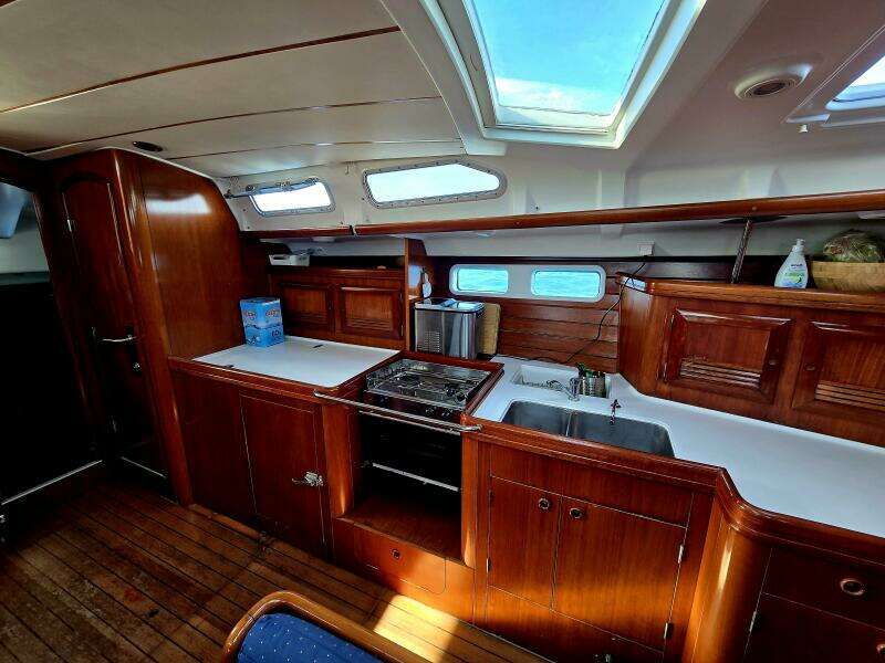 High Mana 47ft Beneteau Yacht For Sale