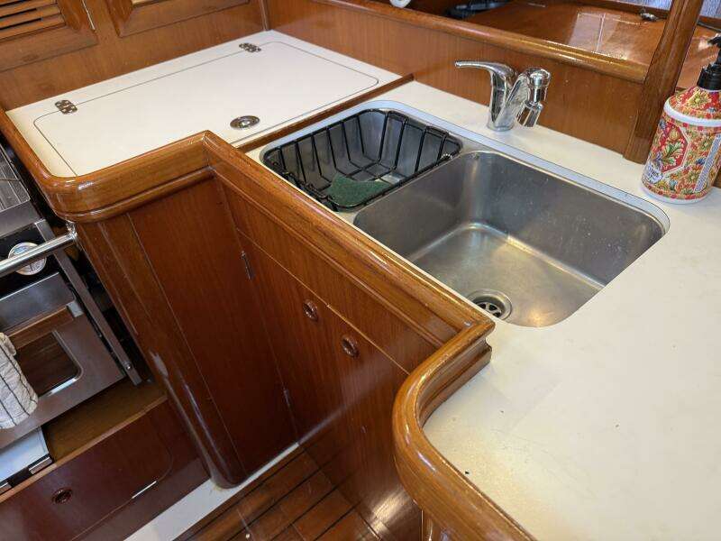 Sol Mates 36ft Beneteau Yacht For Sale