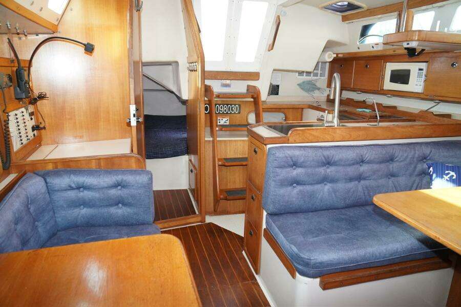 Beach Music 39ft Catalina Yacht For Sale