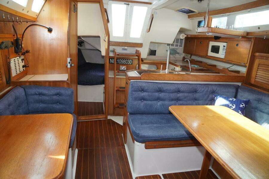 Beach Music 39ft Catalina Yacht For Sale
