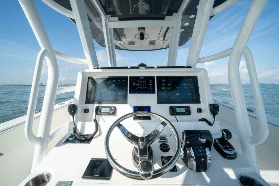 2024 Invincible 33 Catamaran- KUHL BREEZE- Helm