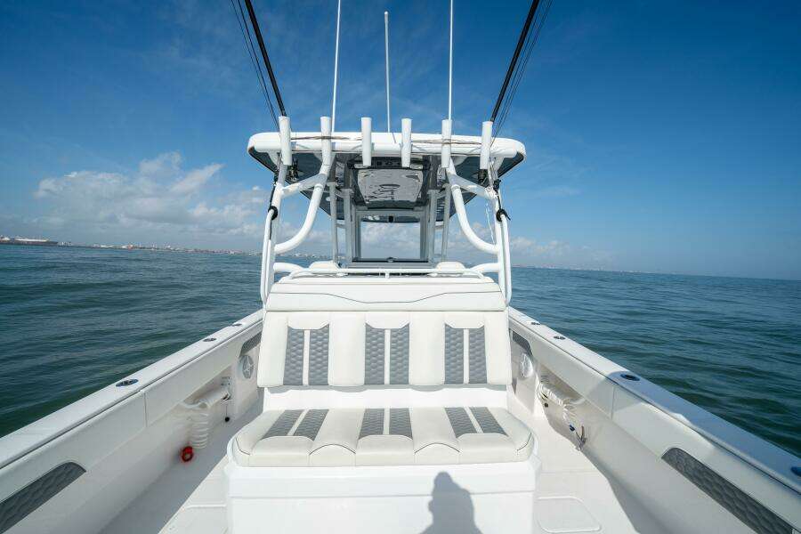 2024 Invincible 33 Catamaran- KUHL BREEZE- Cockpit Seating