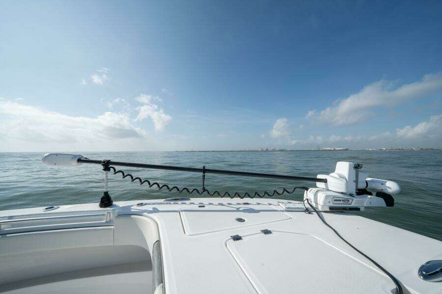 2024 Invincible 33 Catamaran- KUHL BREEZE- Trolling Motor