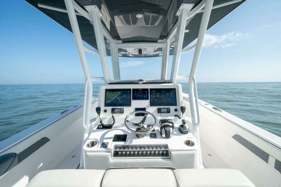 2024 Invincible 33 Catamaran- KUHL BREEZE- Helm