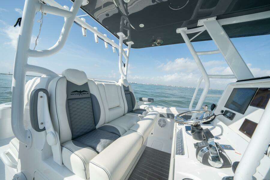2024 Invincible 33 Catamaran- KUHL BREEZE- Helm
