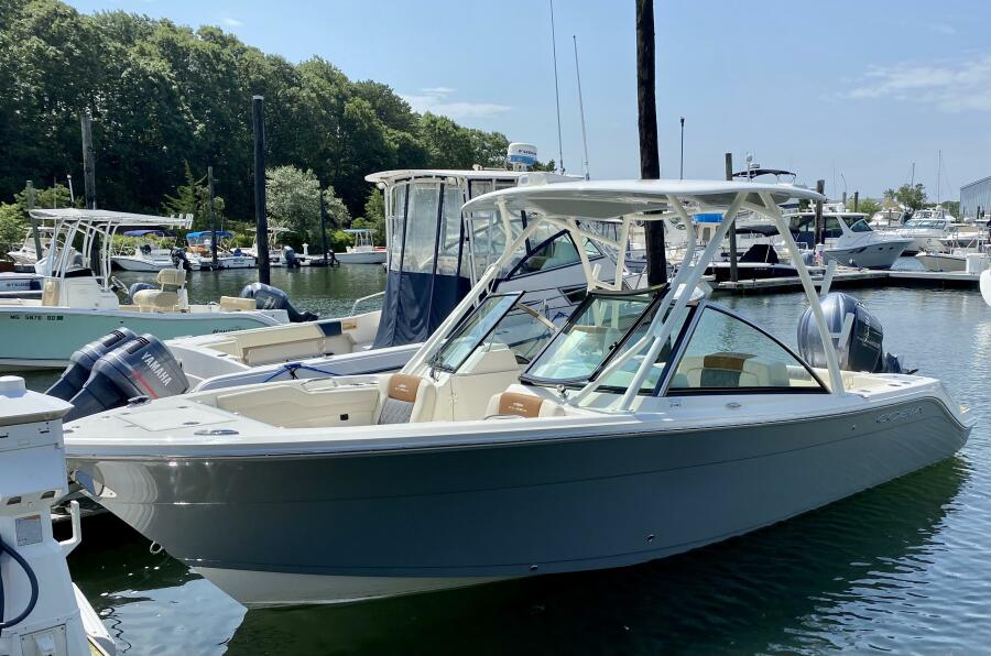 24' 2022 Cobia 240DC