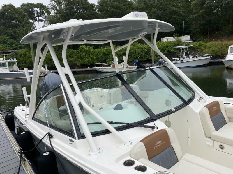 24' 2022 Cobia 240DC