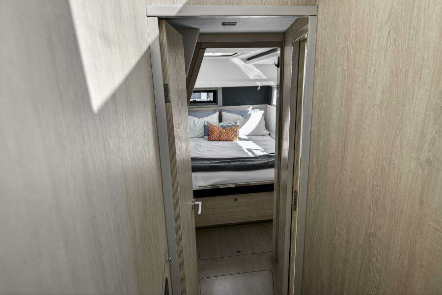 Side By Side 45ft Leopard Yacht For Sale