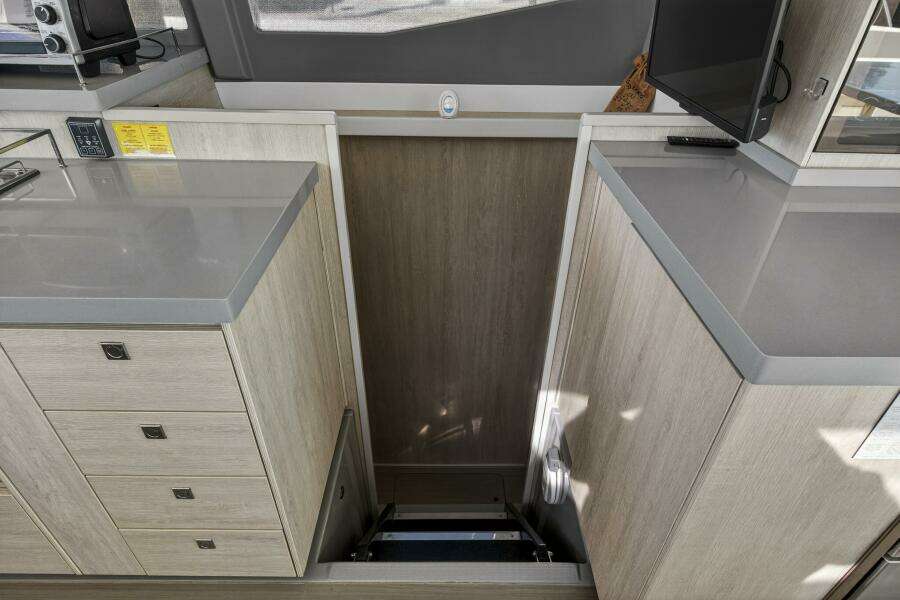 Side By Side 45ft Leopard Yacht For Sale