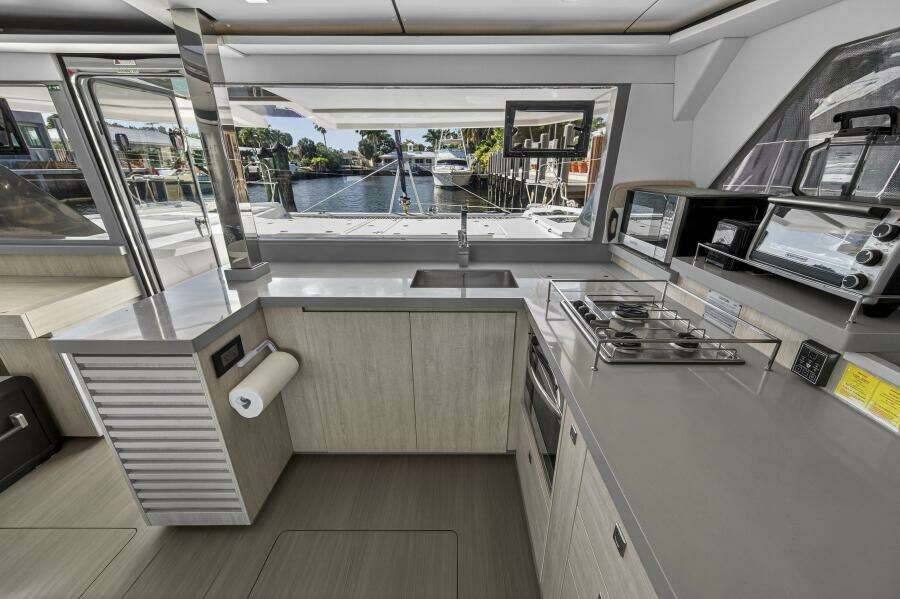 Side By Side 45ft Leopard Yacht For Sale