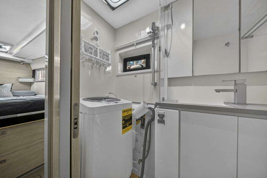 Side By Side 45ft Leopard Yacht For Sale