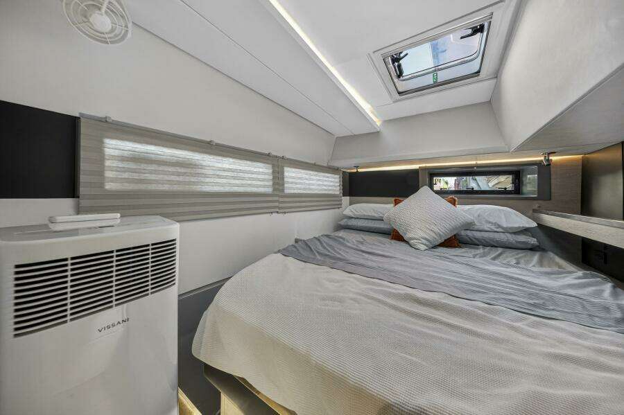 Side By Side 45ft Leopard Yacht For Sale