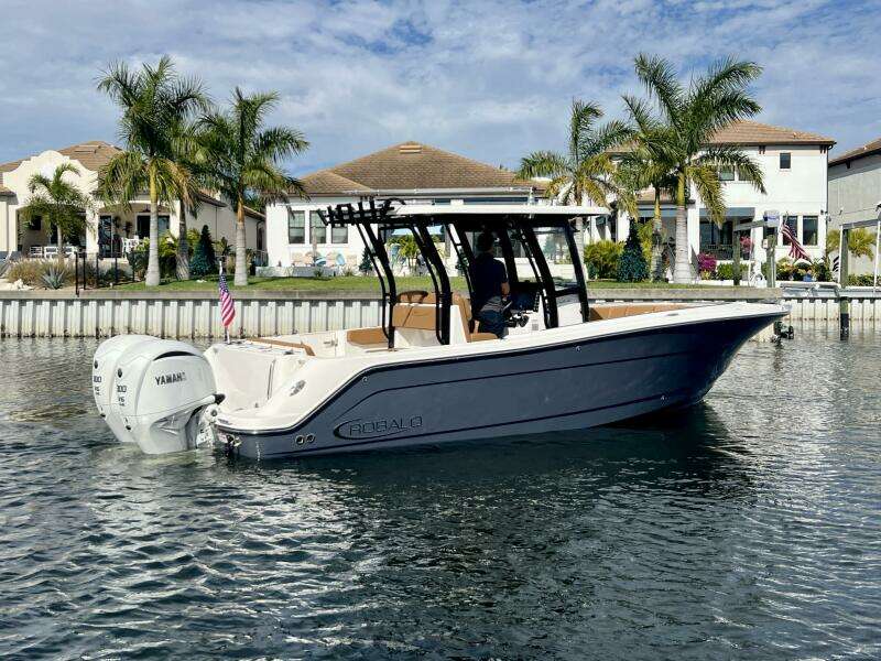 30ft Robalo Yacht For Sale