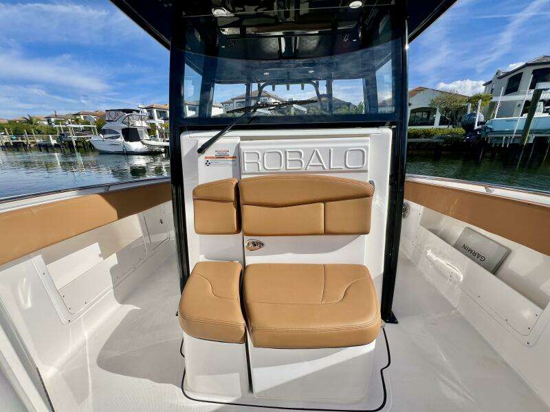 30ft Robalo Yacht For Sale