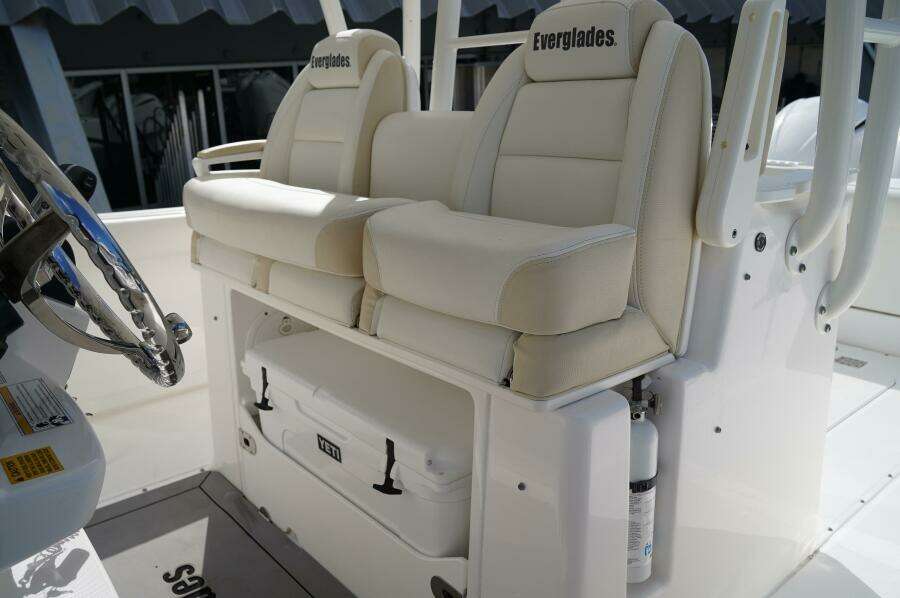 35ft Everglades Yacht For Sale