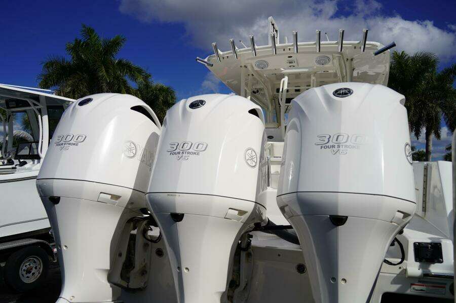 35ft Everglades Yacht For Sale