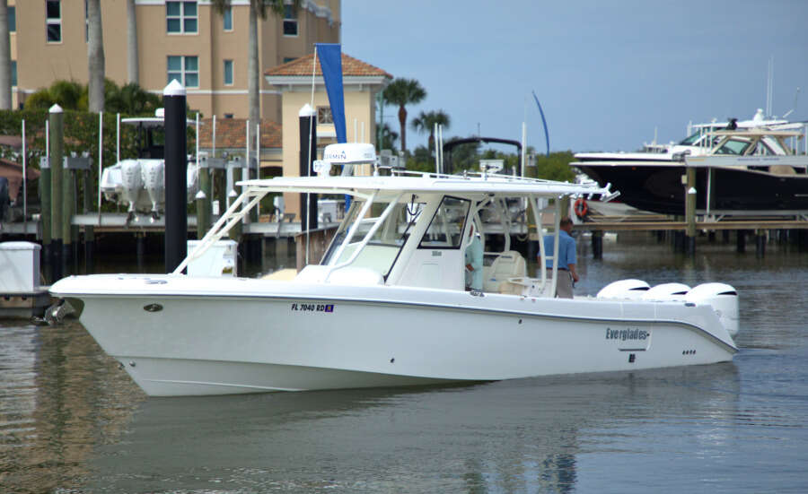35ft Everglades Yacht For Sale