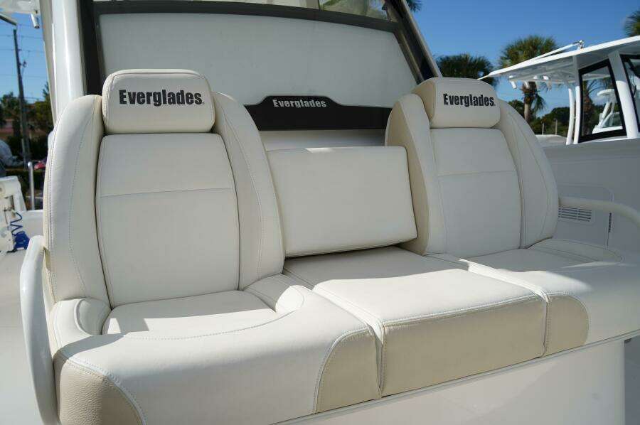 35ft Everglades Yacht For Sale
