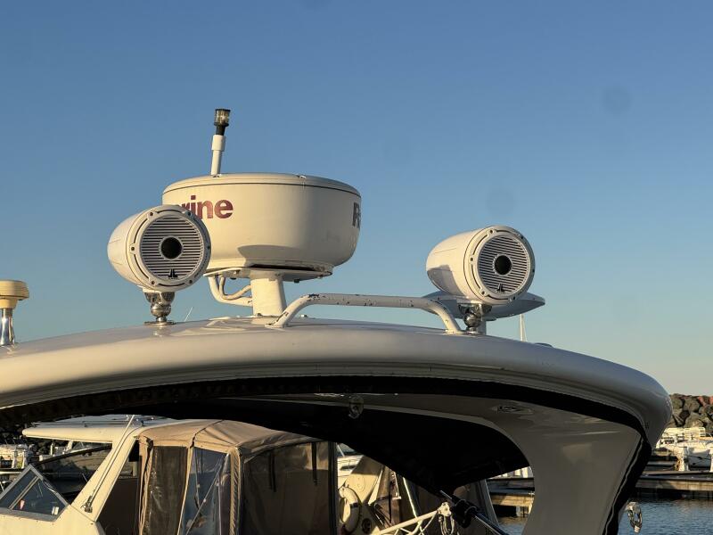 33' 2011 Sea Ray 330 Sundancer