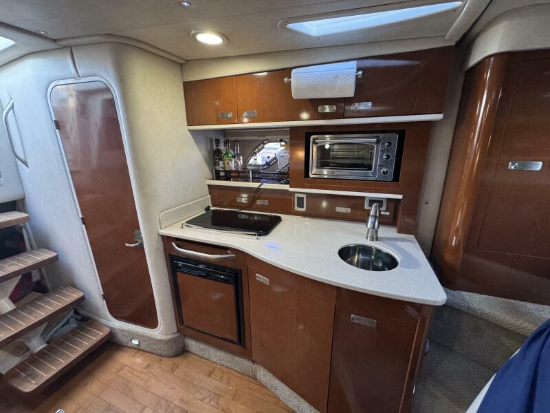 33' 2011 Sea Ray 330 Sundancer